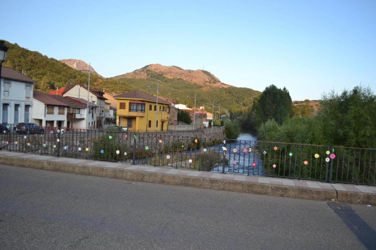 Aguasblancas La Pola de Gordon Exterior foto